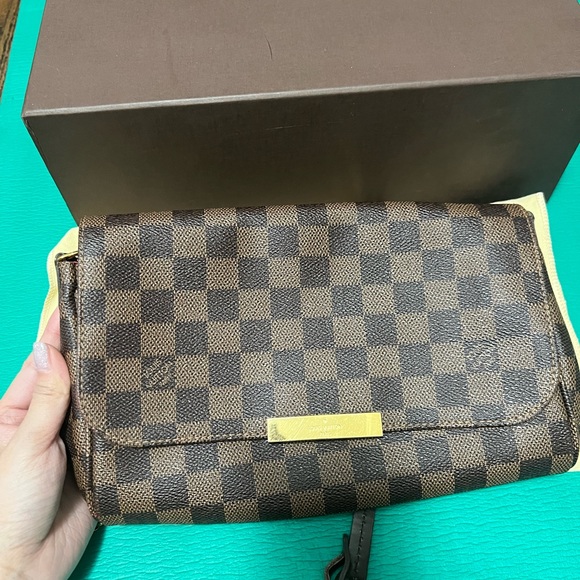 DISCONTINUED Louis Vuitton Favorite MM - Excellent Condition - Picture 5 of 13